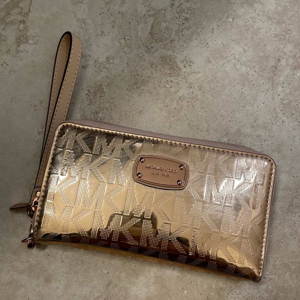 Michael Kors NWT rose gold wristlet